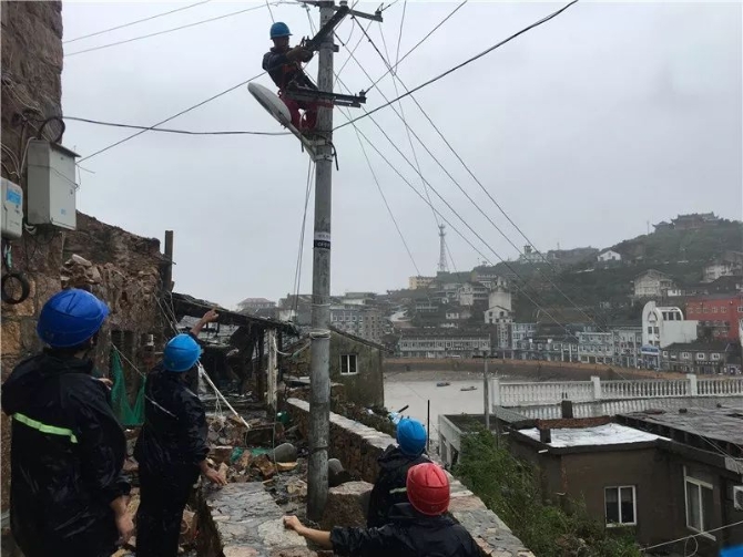 狂暴的台风中，请记住这些无畏的“平民英雄”！