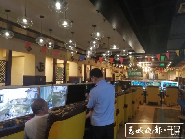 人证合一!曲靖网吧上网刷“脸卡” 全省率先实现网吧“人脸识别”全覆盖.jpg