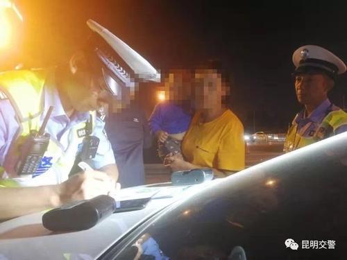 昆明3人酒驾被查，竟拿娃娃当借口2.jpeg