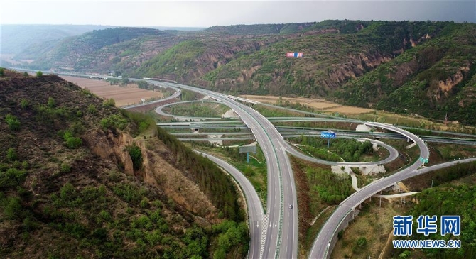 (“中国面貌”系列述评·图文互动)(4)奇迹中国——70年中国面貌变迁述评之一