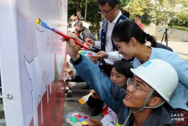 “祝福香港·点赞祖国”云岭青年在行动