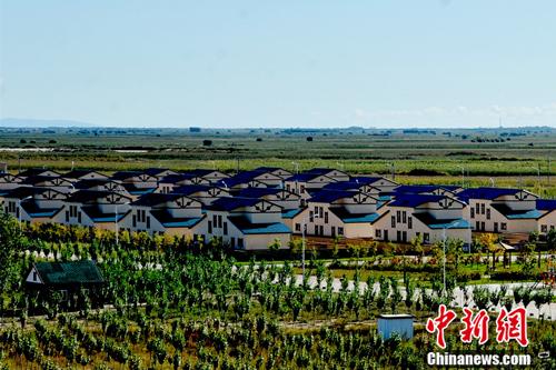 资料图:八岔村村民新居。受访者供图 点击进入下一页