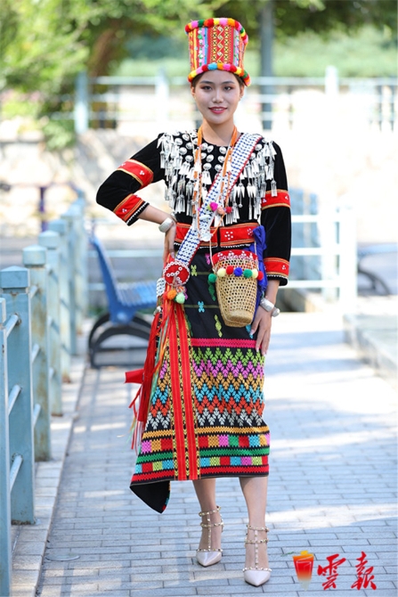 快看!“民族团结”方队里有16朵“云南花”