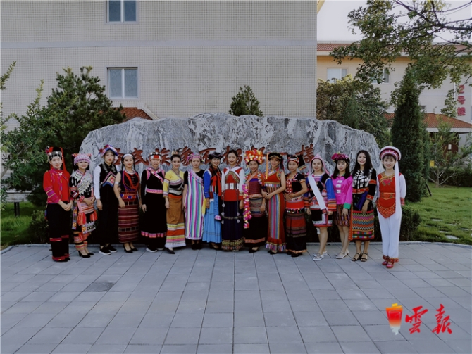 快看!“民族团结”方队里有16朵“云南花”