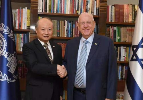 9月25日， 驻以色列大使詹永新应约会见以色列总统里夫林，里夫林就新中国成立70周年表示祝贺。(图片来源：中国驻以色列大使馆)。