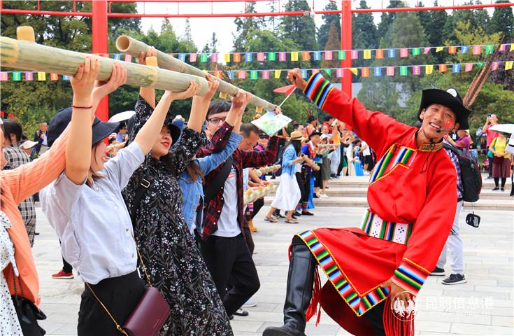 云南民族村张烜拍摄。供图3