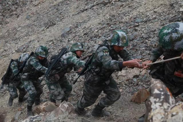 这个国庆，中国军人的身影一直在路上