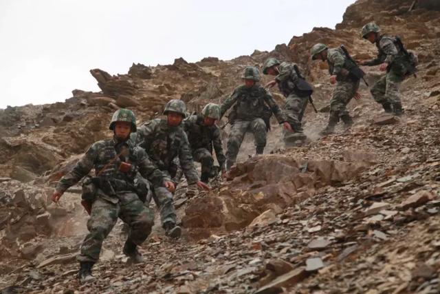 这个国庆，中国军人的身影一直在路上