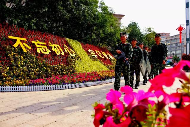 这个国庆，中国军人的身影一直在路上