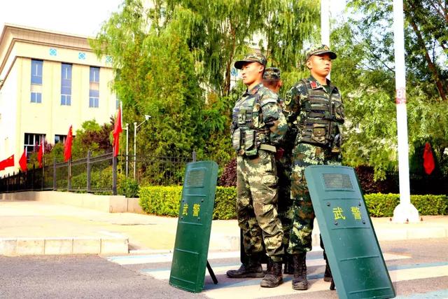 这个国庆，中国军人的身影一直在路上