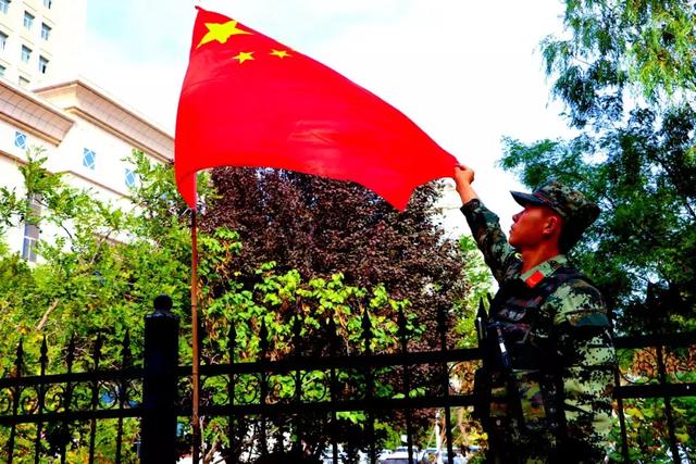 这个国庆，中国军人的身影一直在路上