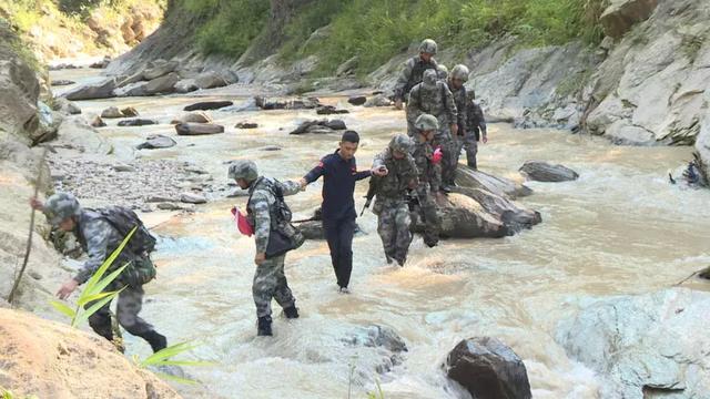 这个国庆，中国军人的身影一直在路上