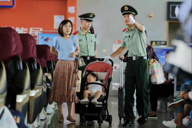 这个国庆，中国军人的身影一直在路上