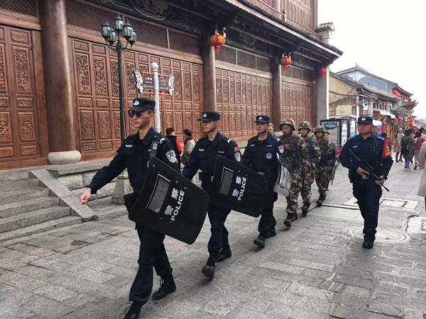 大理民警国庆巡逻场景 省公安厅供图