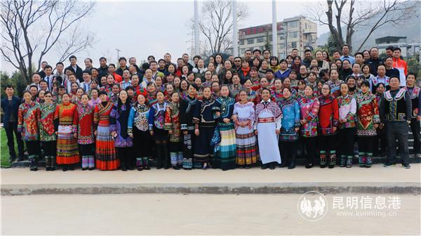 图十 学校教师队伍