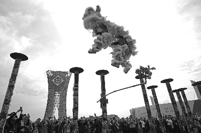 非遗节开幕式上的舞狮表演