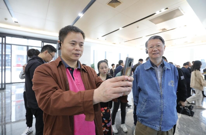 凤舞展翅启新程 全国网媒总编辑走进中国（山东）自贸试验区 济南片区感叹济南更加开放