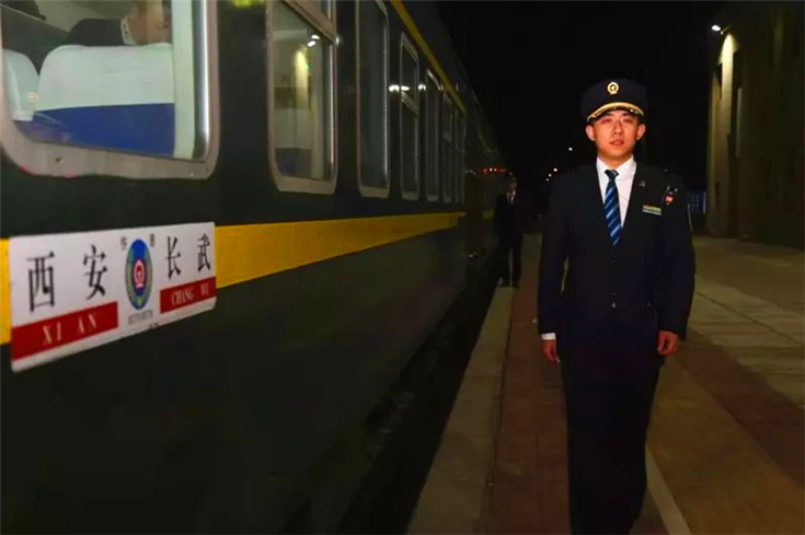 64015