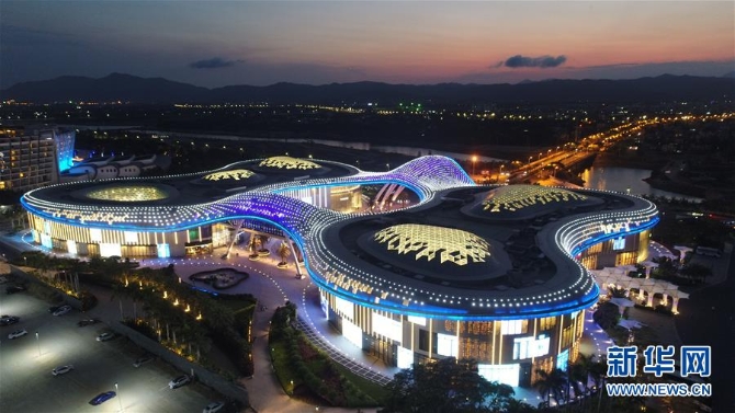 (在习近平新时代中国特色社会主义思想指引下——新时代新作为新篇章·总书记关切开放事·图文互动)(6)开放的故事讲不完——海南开放再“提速”