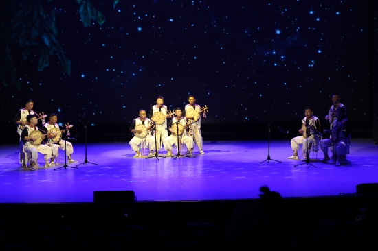 传统类声乐《回家》演出剧照.jpg