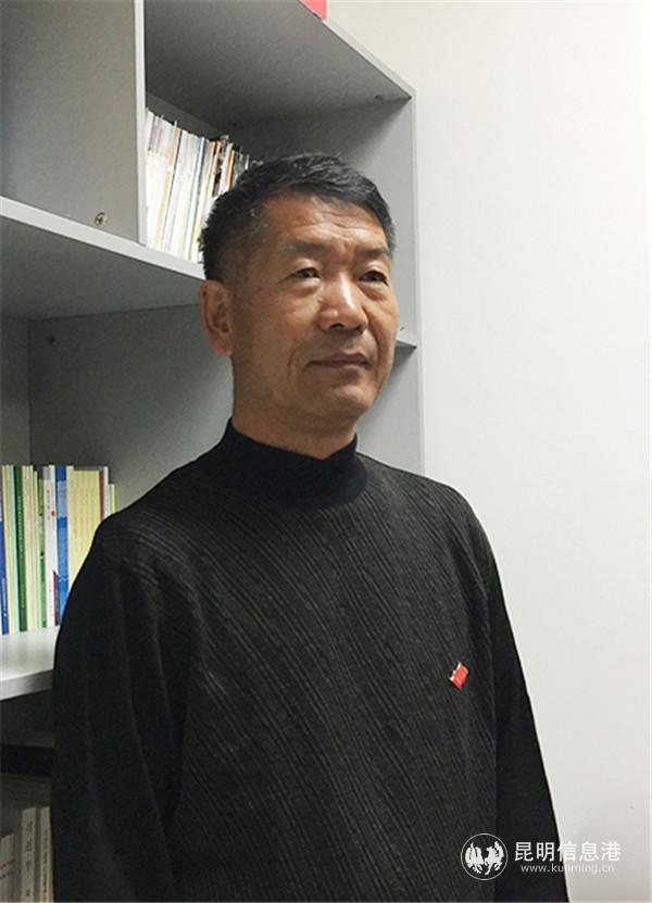 市林业和草原局党组成员、副局长、机关党委书记李建安接受采访。记者孙红亮摄