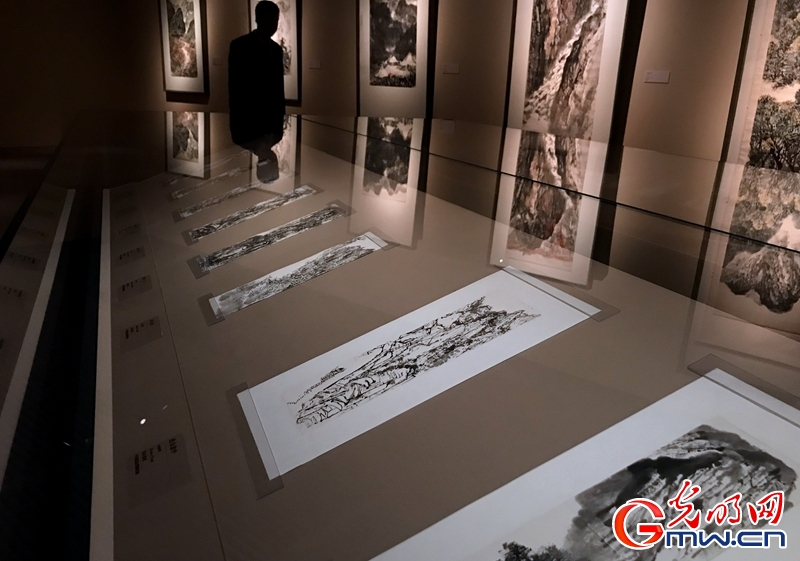 组图丨石鲁艺术展亮相国博 “镇馆之宝”《转战陕北》展出