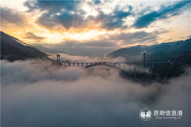 世界最大跨度铁路拱桥——大瑞铁路怒江特大桥主体建成，图为供图。通讯员王忠霞 王一翔  姚巍1