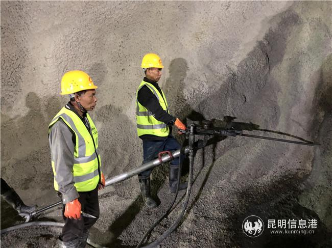 丽香铁路圆宝山隧道贯通，图为供图。通讯员王鹏 郝亚凡 陈骞2