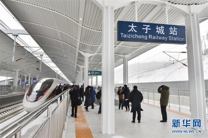 （在习近平新时代中国特色社会主义思想指引下——新时代新作为新篇章·总书记关切高质量发展·科技创新·图文互动）（5）3.5万公里的幸福绵延——中国高铁的“科技牵引力”