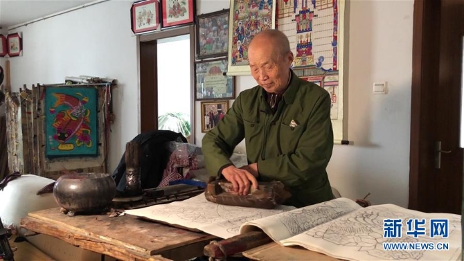 (图文互动)(2)庆“鱼”年:“缸鱼”年画匠人的年味记忆与期待