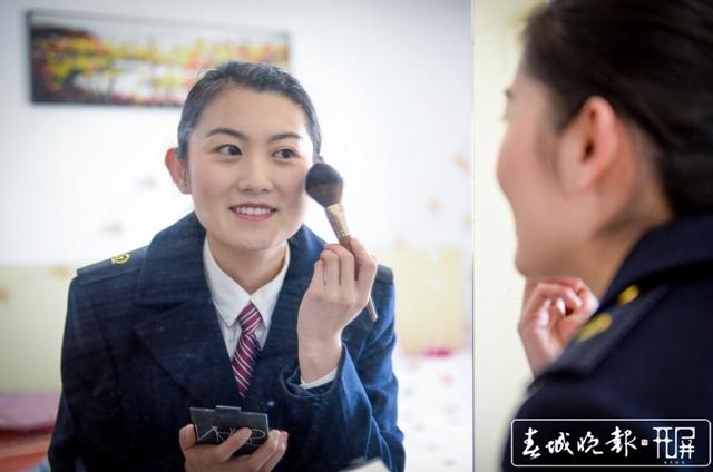 女高铁司机