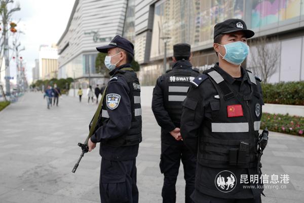 民警在街面执勤 昆明警方供图