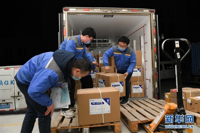 (在习近平新时代中国特色社会主义思想指引下——新时代新作为新篇章·习近平总书记关切事·图文互动)(2)打好防控“主动仗”——各地精准施策坚决遏制疫情蔓延