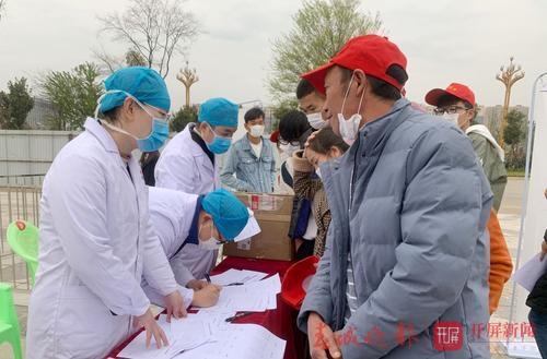 曲靖市首批186名农民工复工2.jpg