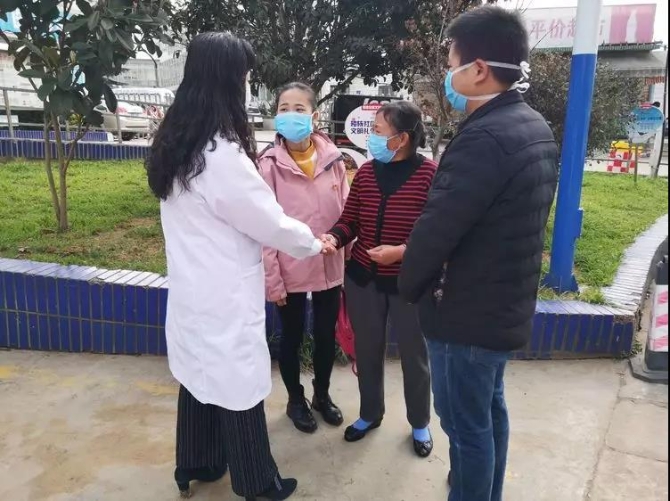 家人流泪叮嘱 家人流泪叮嘱