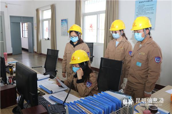 作业结束后，再次确认设备运行状态。供图