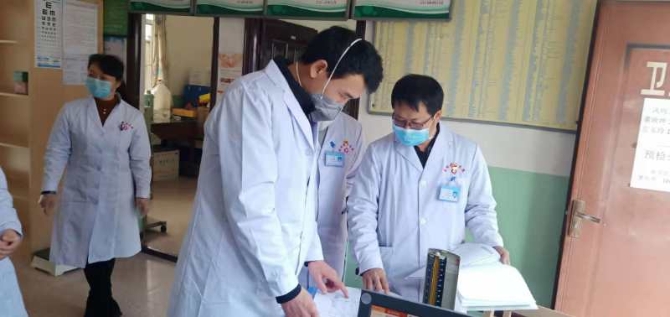 白衣“守护神” (1) 白衣“守护神” (1)