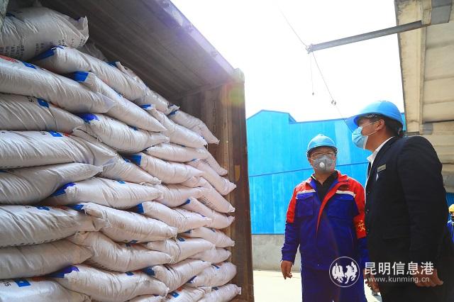 铁路抢运2500吨化肥驰援湖北春耕。通讯员周涛 何思远 供图1