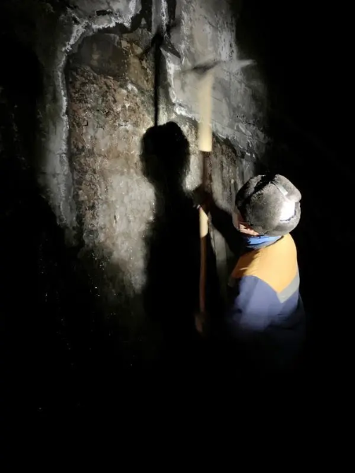 钢轨见证担当丨战“疫”中的铁路人