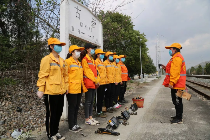 钢轨见证担当丨战“疫”中的铁路人