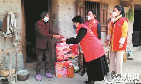 德化县巾帼志愿者走访慰问帮扶因疫情受困的贫困妇女家庭 德化县巾帼志愿者走访慰问帮扶因疫情受困的贫困妇女家庭