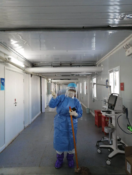 看，这是火神山医院病房里爷爷奶奶的“小棉袄”