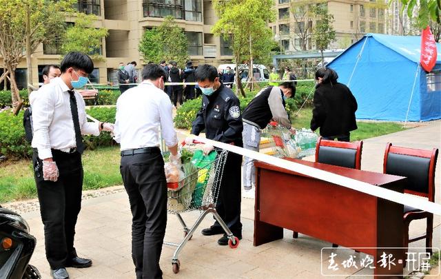 2020.3.16医大广场21栋隔离-下单购物直接配送（ 张扬 摄 张勇 文）.jpg