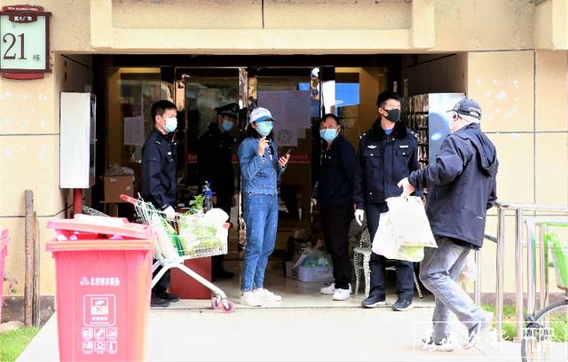 2020.3.16医大广场21栋隔离-下单送菜直接配送（张扬 摄 张勇 文）7.jpg