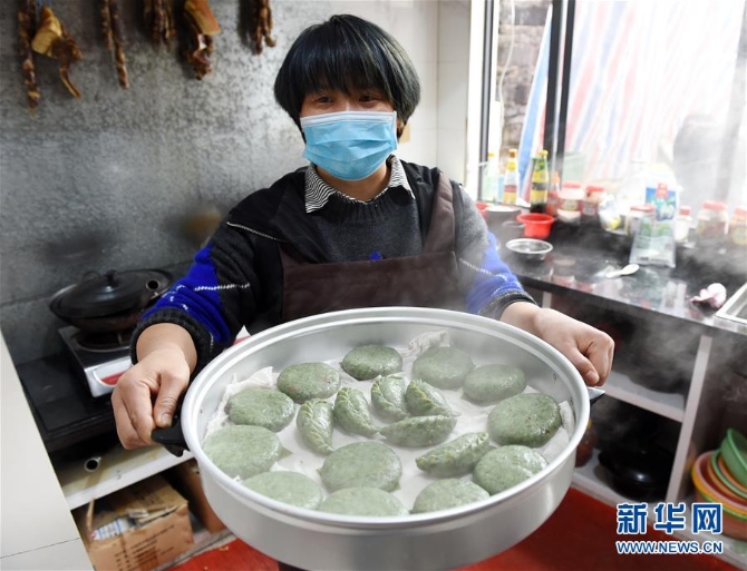 （社会）（2）清明时节粿飘香