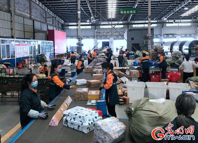 图片故事丨解封前的武汉有序重启,我们期待“你”光彩重生! 图片故事丨解封前的武汉有序重启,我们期待“你”光彩重生!