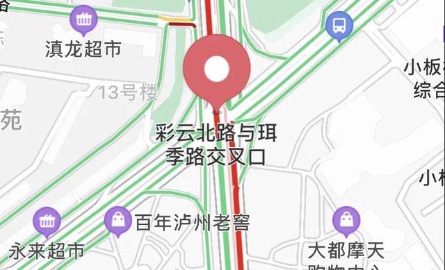 昆明首个“直行待行区”路口