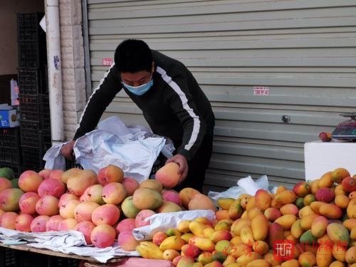 昆明时鲜水果占据市场“C位”1.jpg