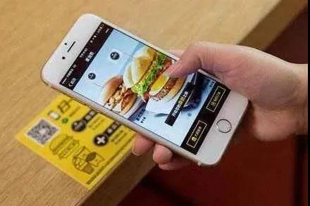 数据看中国｜刷视频、点外卖、买买买…看完中国人平凡的一天，欧洲网友却说：“羡慕不来”？