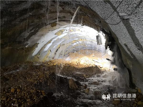 新平隧道发生涌水